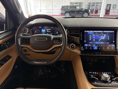 Used 2023 Jeep Grand Wagoneer Series III AWD/4WD image 16