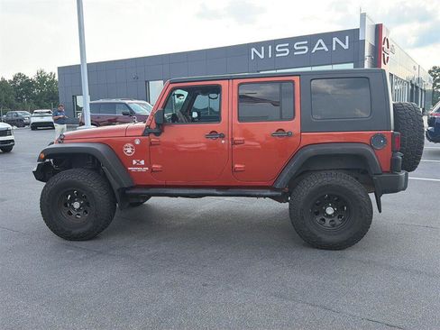 Used 2009 Jeep Wrangler Unlimited X w/ Black Appearance Group AWD/4WD image 4