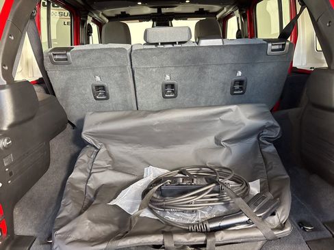 Used 2025 Jeep Wrangler Unlimited Sahara image 21