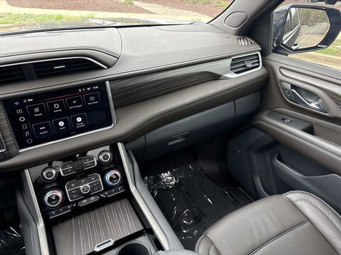 Certified 2022 GMC Yukon XL Denali w/ Denali Ultimate Package image 28