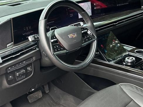 Used 2026 Cadillac Escalade ESV Luxury w/ LPO, Floor Liner Package AWD/4WD image 9