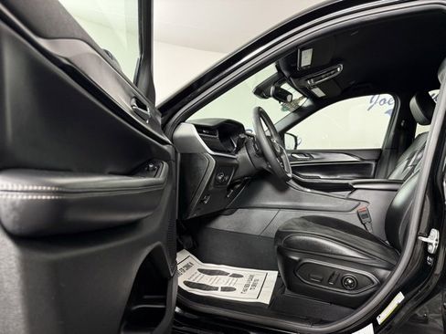 Used 2024 Jeep Grand Cherokee L Laredo image 10