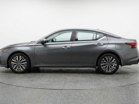Used 2025 Nissan Altima 2.5 SV FWD image 5