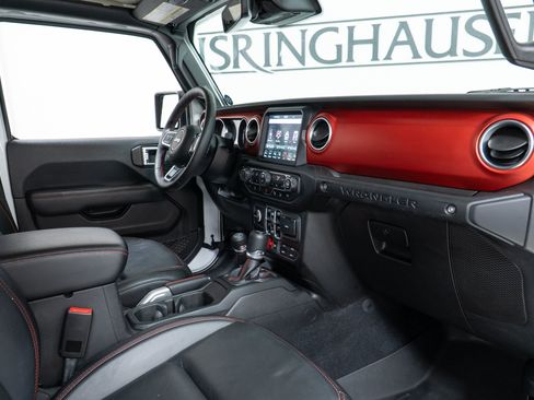 Used 2019 Jeep Wrangler Unlimited Rubicon w/ Dual Top Group AWD/4WD image 21