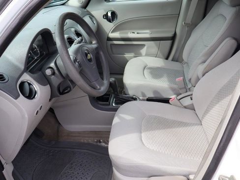 Used 2010 Chevrolet HHR LS FWD image 9