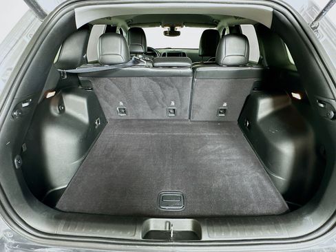 Used 2019 Jeep Cherokee Latitude Plus w/ Comfort/Convenience Group image 26