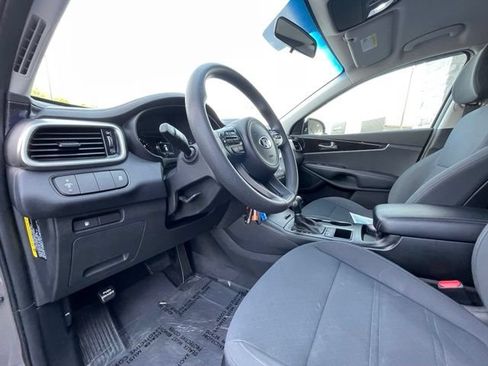 Used 2017 Kia Sorento AWD image 10