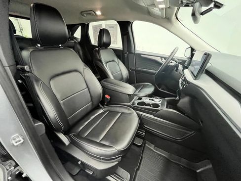 Used 2023 Ford Escape Platinum AWD/4WD image 34