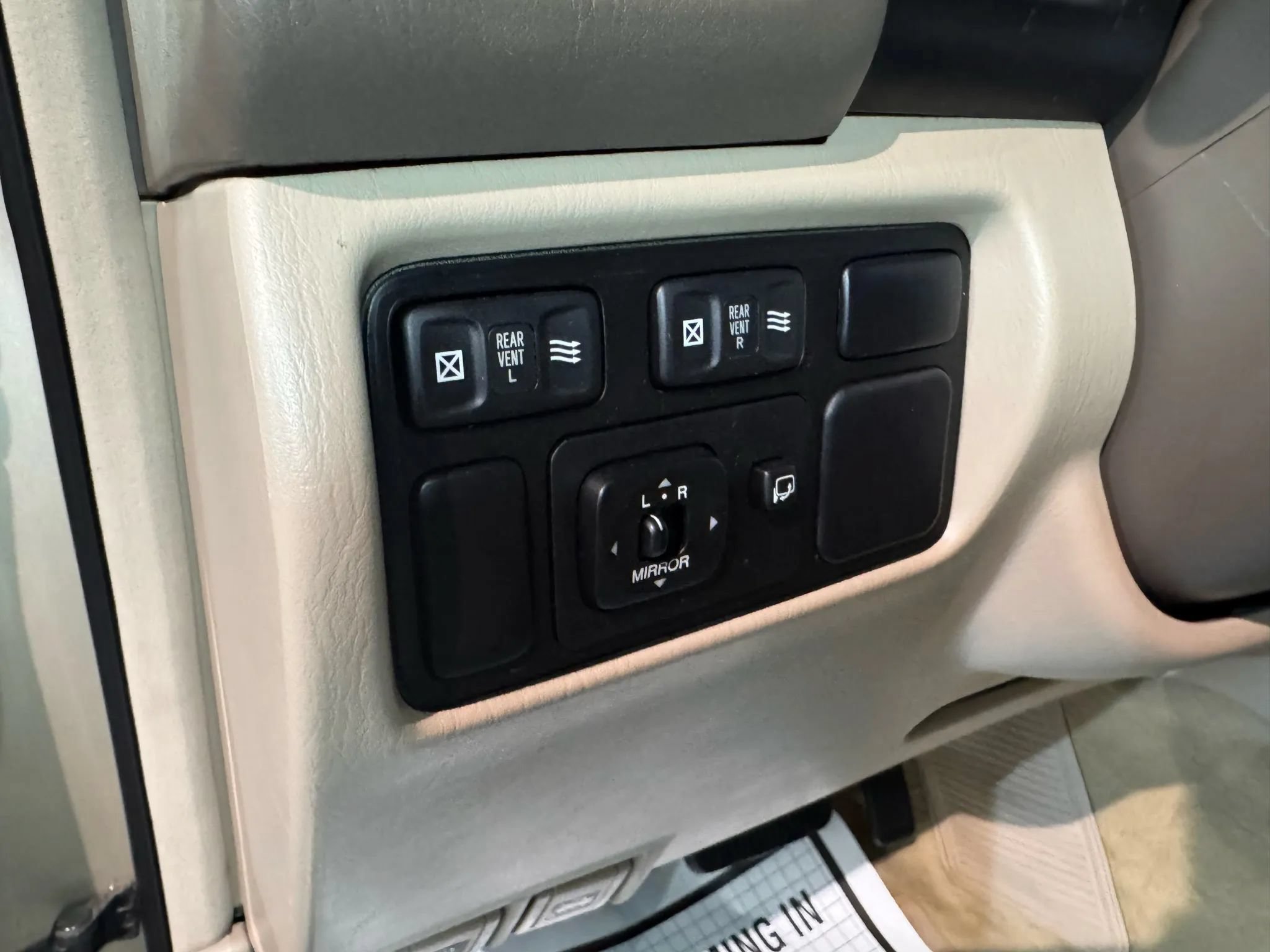 Used 2001 Lexus LX 470 4WD image 23
