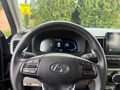 Used 2025 Hyundai Venue SEL image 27