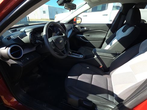 Used 2024 Chevrolet Trax LS w/ LS Convenience Package image 10