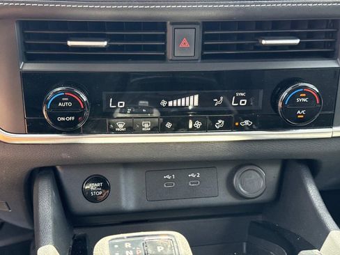 Certified 2024 Nissan Rogue SV FWD image 26