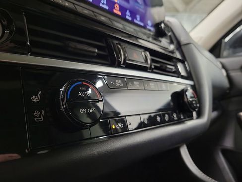 Used 2022 Nissan Pathfinder Platinum w/ Cargo Package image 16