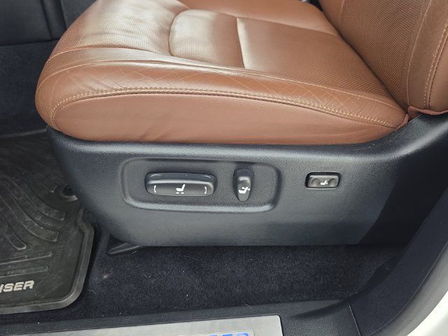 Used 2016 Toyota Land Cruiser AWD/4WD image 28