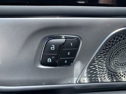 New 2025 Lincoln Nautilus Reserve image 17