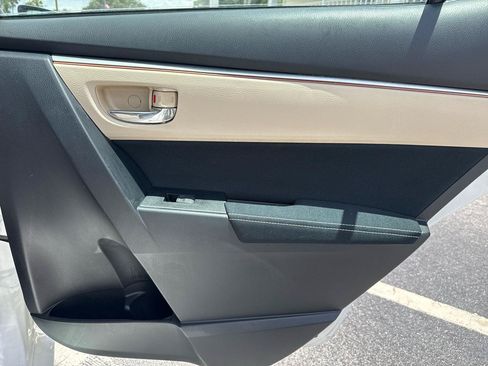 Used 2014 Toyota Corolla LE FWD image 19