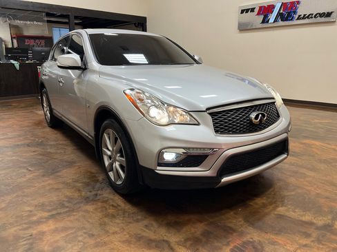 Used 2017 INFINITI QX50 AWD image 3