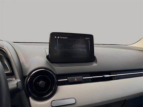 Used 2020 Toyota Yaris L FWD image 46