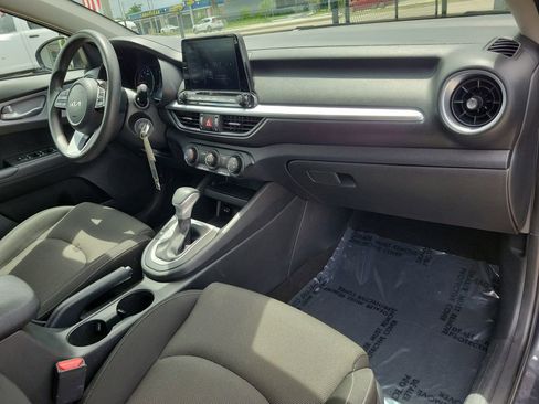 Used 2024 Kia Forte LXS w/ LXS Technology Package FWD image 9