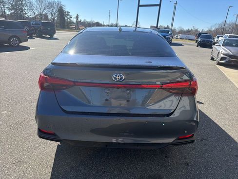 Used 2022 Toyota Avalon Limited image 7