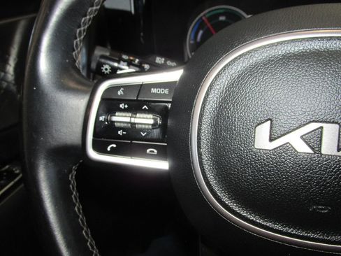 Used 2022 Kia Sorento SX image 16