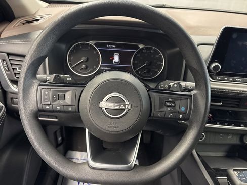 Used 2023 Nissan Rogue SV image 31