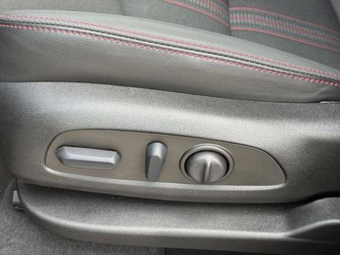 Certified 2022 Chevrolet Equinox RS FWD image 23