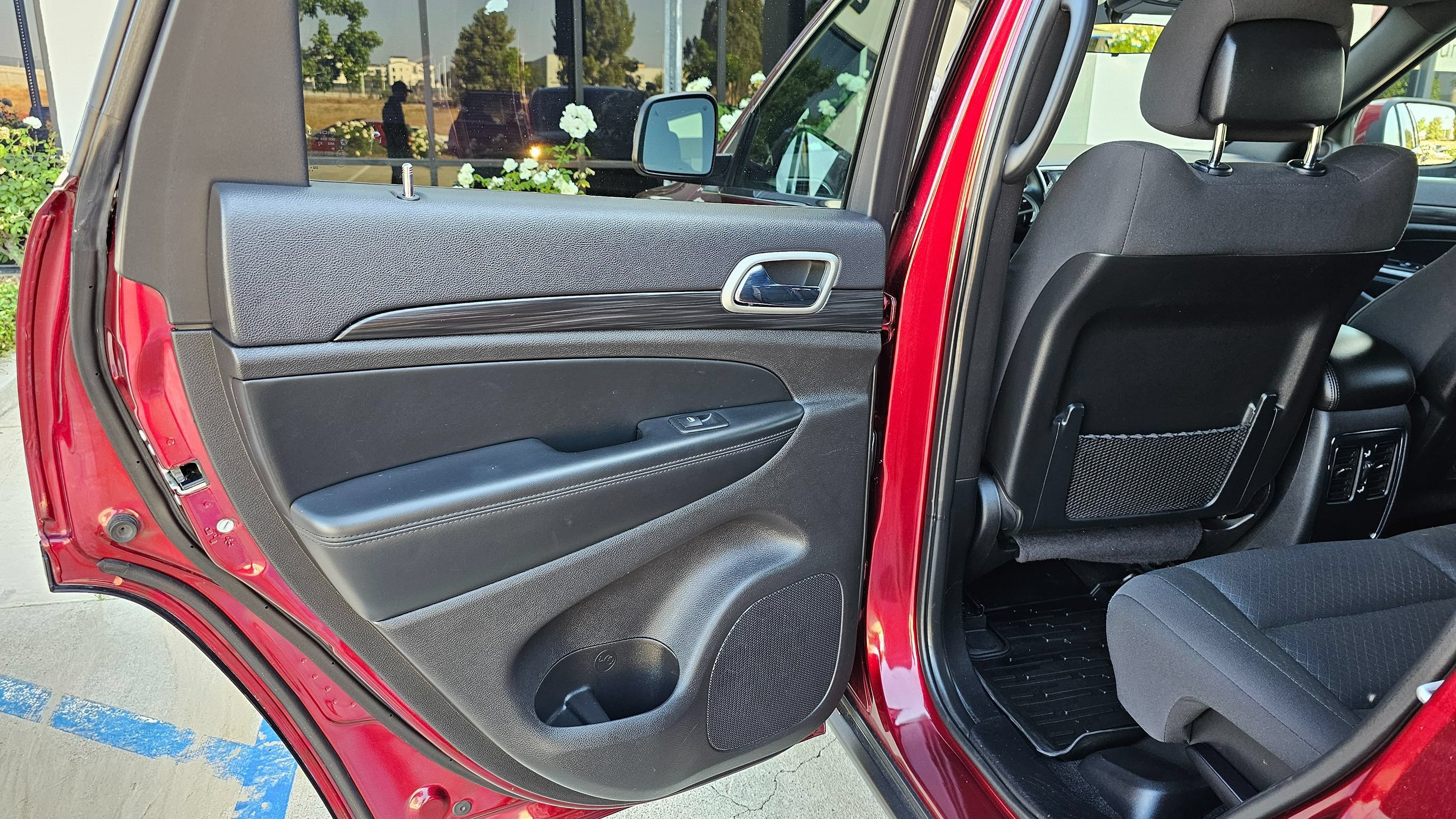 Used 2021 Jeep Grand Cherokee Laredo RWD image 15