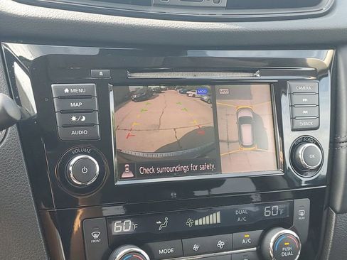 Used 2018 Nissan Rogue SL w/ Premium Package FWD image 30