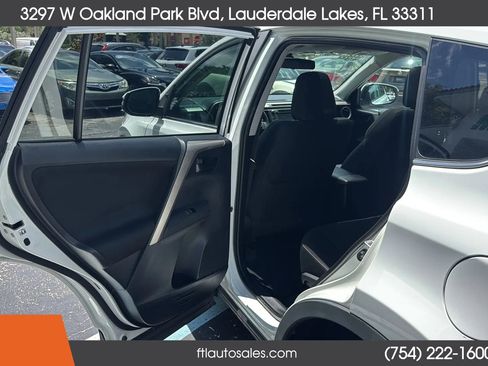 Used 2013 Toyota RAV4 XLE FWD image 22