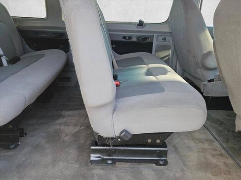Used 2014 Ford E-350 and Econoline 350 XLT RWD image 17