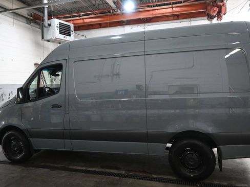 Used 2024 Mercedes-Benz Sprinter 2500 w/ Acoustic Package image 11