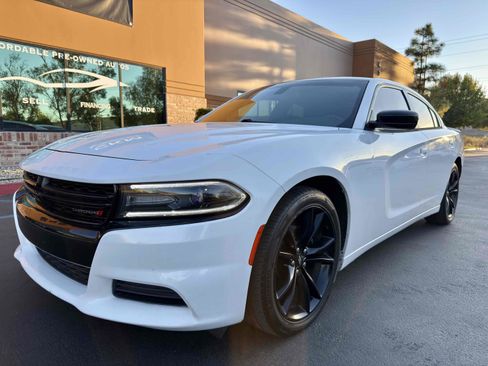 Used 2018 Dodge Charger SXT w/ Blacktop Package image 4