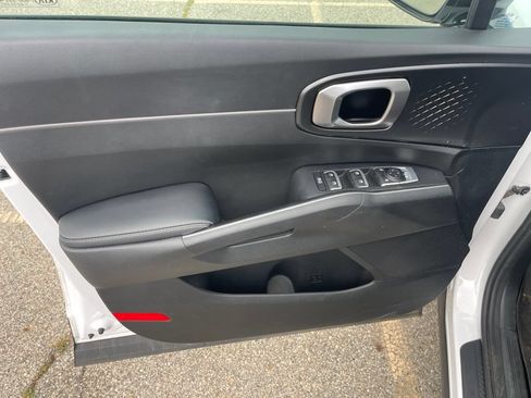 Used 2021 Kia Sorento S FWD image 19