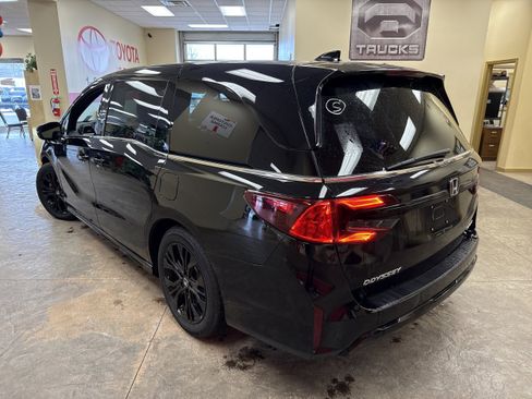 Used 2025 Honda Odyssey Sport-L image 8