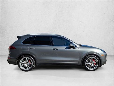 Used 2017 Porsche Cayenne Turbo image 4