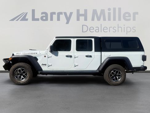 Used 2024 Jeep Gladiator Rubicon w/ Convenience Group image 2