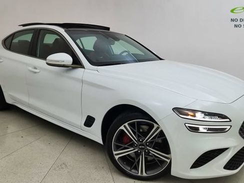 Used 2025 Genesis G70 2.5T image 1