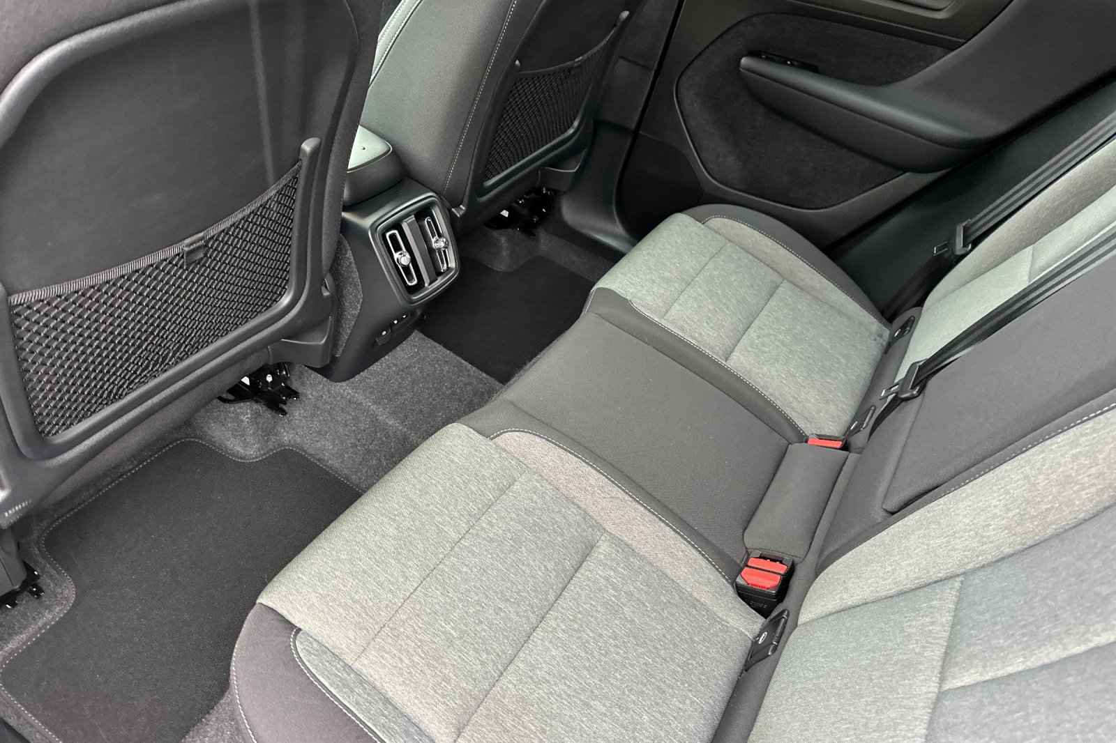 Used 2025 Volvo XC40 B5 Core AWD/4WD image 12