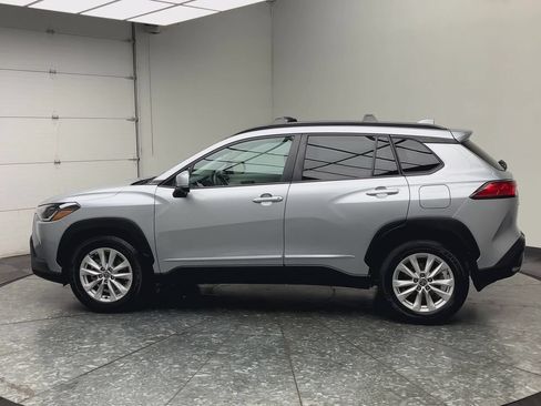 Used 2022 Toyota Corolla Cross LE AWD/4WD image 31