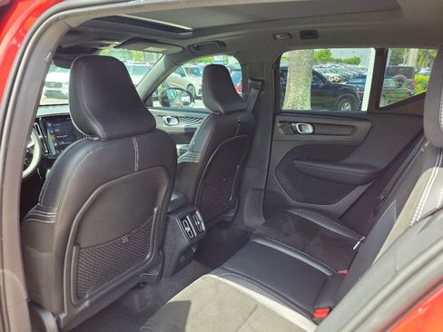 Used 2019 Volvo XC40 T5 R-Design AWD/4WD image 7