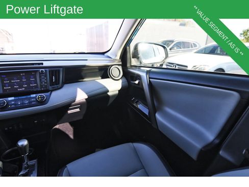 Used 2018 Toyota RAV4 Limited image 13