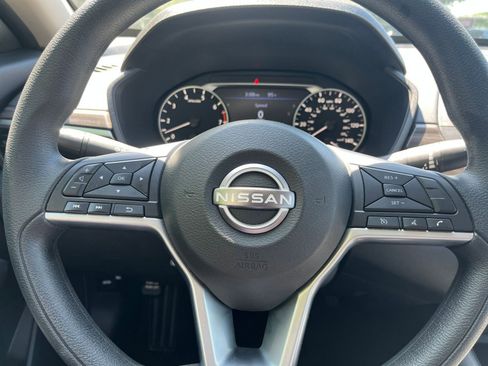 Used 2025 Nissan Altima 2.5 SV FWD image 28
