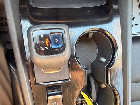 Used 2022 Nissan Rogue SV w/ SV Premium Package image 36