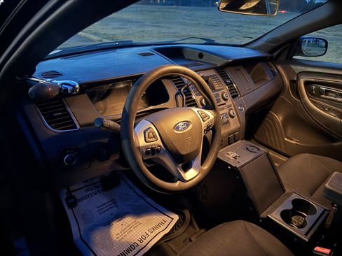 Used 2016 Ford Taurus Police Interceptor FWD image 11