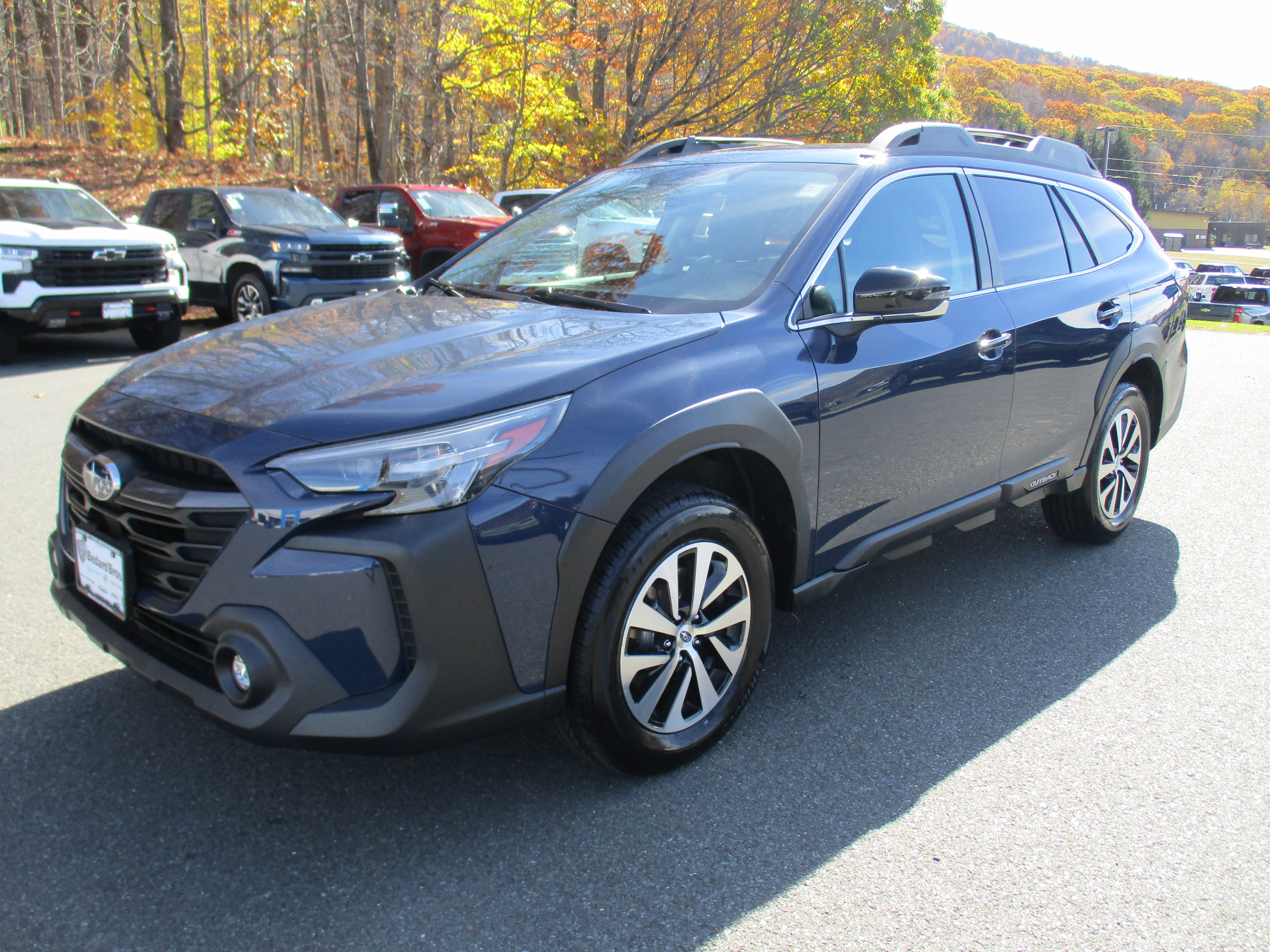 Used 2023 Subaru Outback Premium AWD/4WD image 1