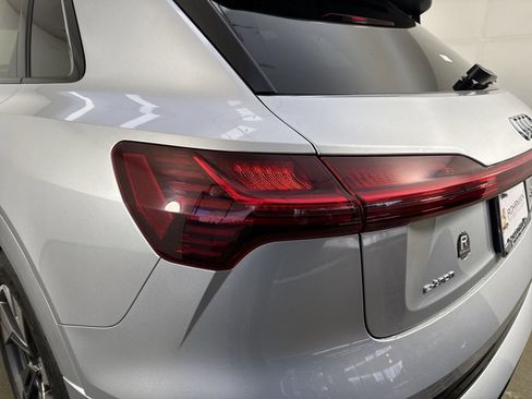 Used 2021 Audi e-tron Premium w/ Convenience Plus Package image 31