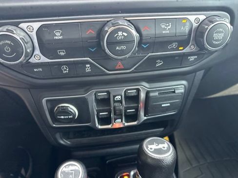 Used 2018 Jeep Wrangler Unlimited Sahara AWD/4WD image 21