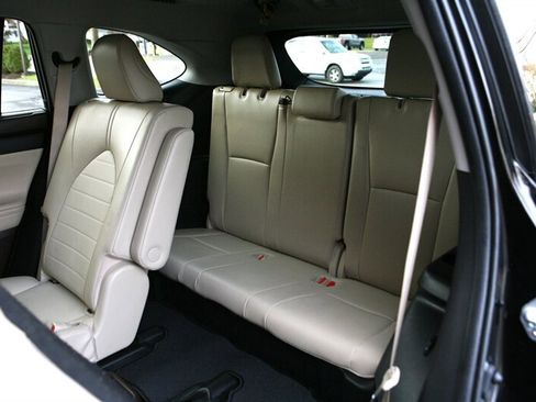 Used 2022 Toyota Highlander XLE image 14