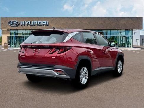 Certified 2026 Hyundai Tucson SE FWD image 8